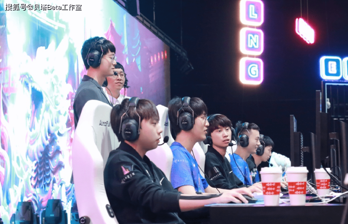 LNG不敌OMG后，官博沦陷！粉丝：心疼doinb！赶紧把绿毛抬下去