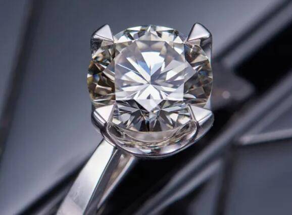 在押呗1克拉钻戒抵押多少钱？钻戒回收又值多少钱？