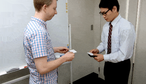 “名片”不是name card,别再乱翻译啦!