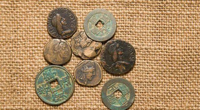 在网络上拍卖成交的铜钱和银币价值上百万，这是骗局还是真的？