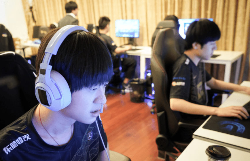 Joker:RNG虽说稳进决赛但也不能太乐观,阿Bin现在的问题很大