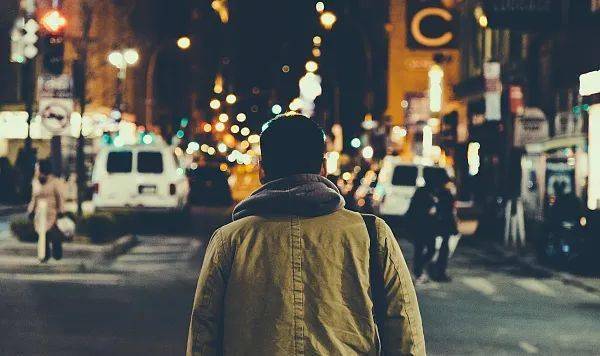 多少人在说“躺平”,却不过是“自嘲”?