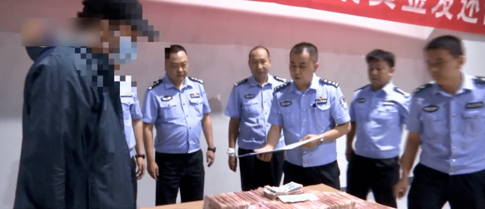 通过二手交易网站，一男子带着200万现金来昆明买劳斯莱斯，结果......