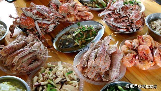 立秋后吃海鲜，建议：少吃螃蟹和大虾，多吃这3样，营养高价格低