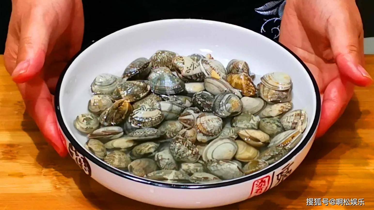 立秋后吃海鲜，建议：少吃螃蟹和大虾，多吃这3样，营养高价格低