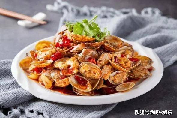 立秋后吃海鲜，建议：少吃螃蟹和大虾，多吃这3样，营养高价格低