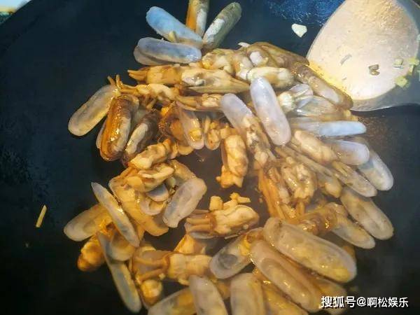 立秋后吃海鲜，建议：少吃螃蟹和大虾，多吃这3样，营养高价格低