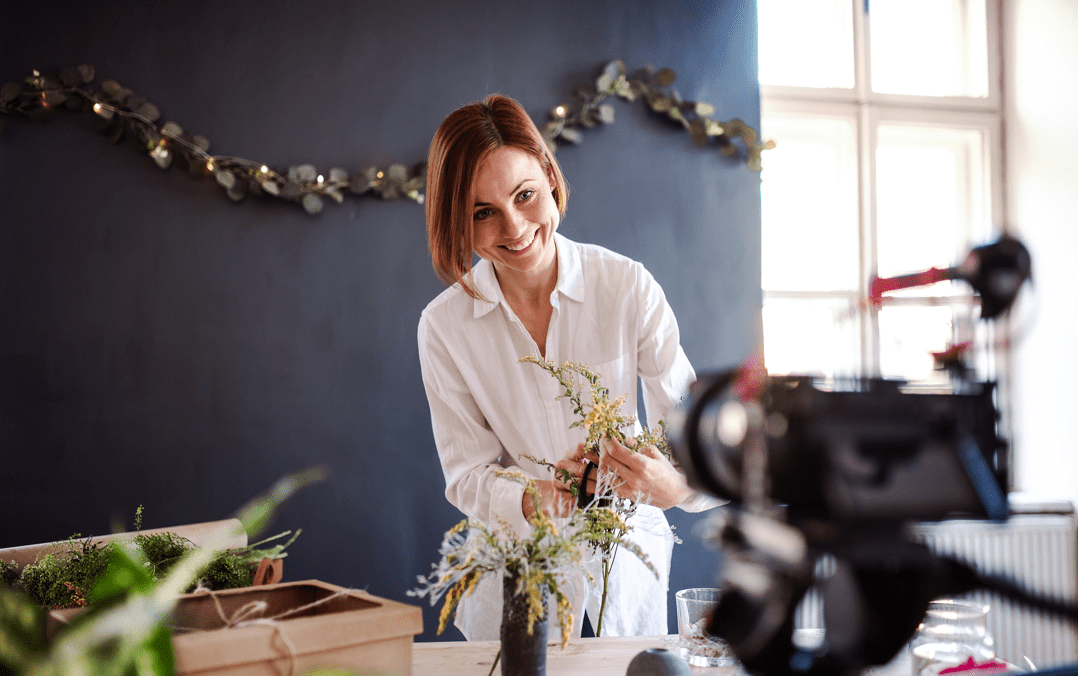 谦寻重金买楼,杭州安家