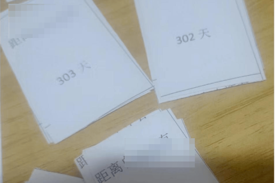工资8000元攒下7985元！24岁女生自制“退休倒计时日历”