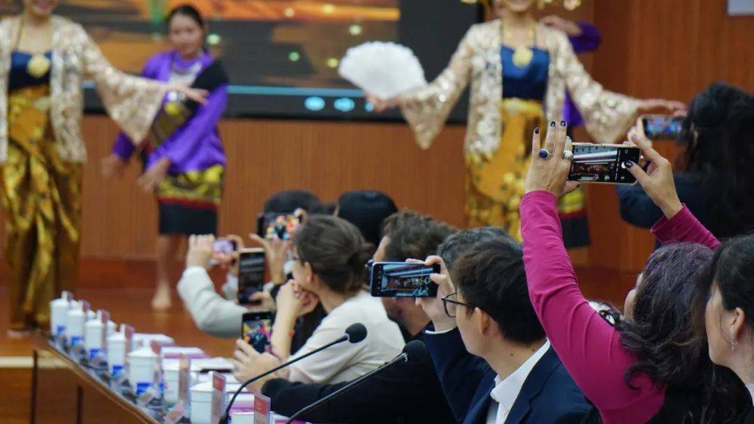 中国国际新闻交流中心外国记者团参访桂林