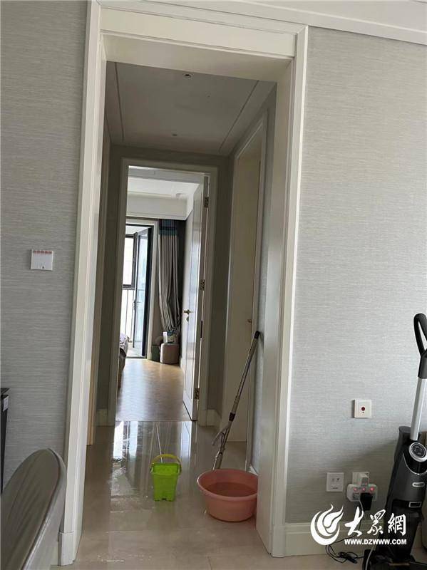 大众网快快帮|紫樾尚府新房入驻不到一年漏水3次 业主质疑：“房屋质量有问题！”