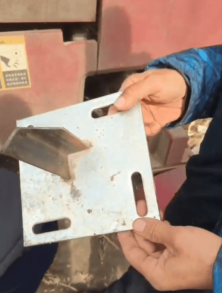 黑龙江农民收地疑遭恶意投放角铁,自发筹款找“凶手”?当地回应