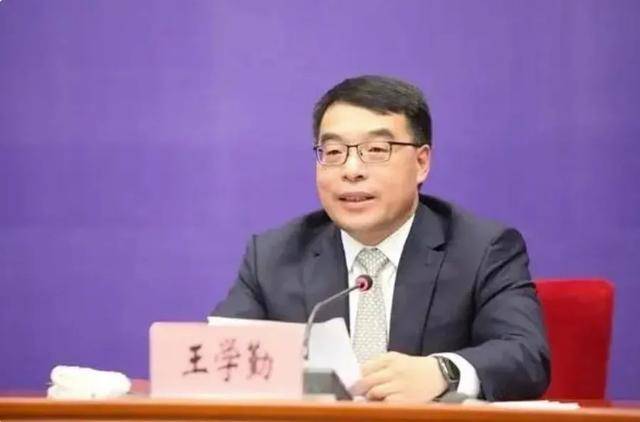 卸任市委书记3天后,55岁的他任省政府党组成员!