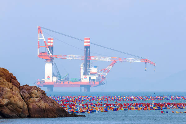 “某些国家话说得很满却不落实,中国正相反”