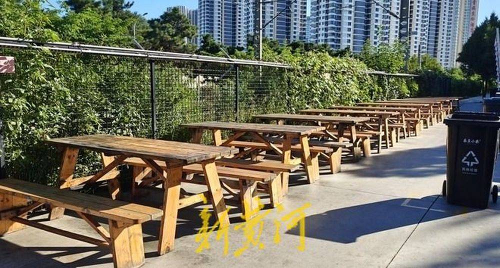 秦皇岛一网红夜市被指违规占用规划绿地却经营4年之久,当地回应:无审批手续 | 刚调查