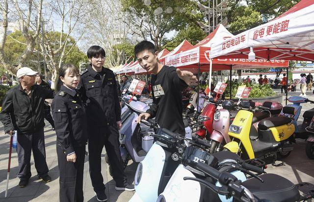 潮声丨新国标,管得住狂奔的“小电驴”吗?