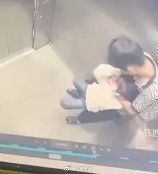 江西14岁男孩电梯内将7岁女孩捂嘴抱走?属实!警方已介入