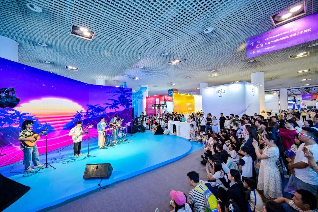 83.39亿元!15万人次!详情→