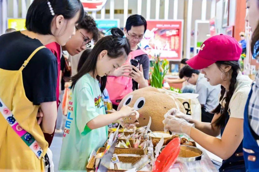 83.39亿元!15万人次!详情→