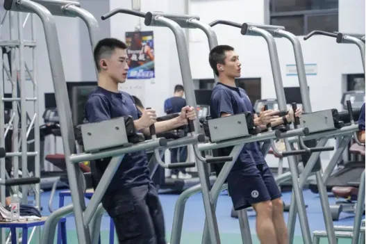 “八块腹肌和胸肌我都看习惯了”!浙江这所高校的健身房太火爆