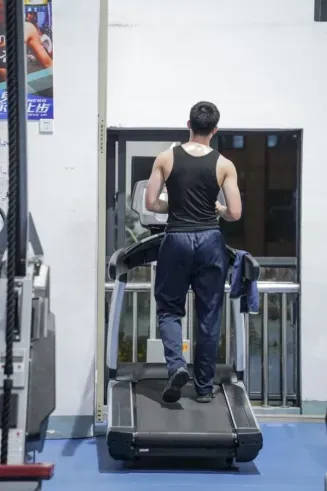 “八块腹肌和胸肌我都看习惯了”!浙江这所高校的健身房太火爆