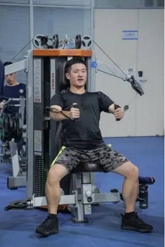 “八块腹肌和胸肌我都看习惯了”!浙江这所高校的健身房太火爆