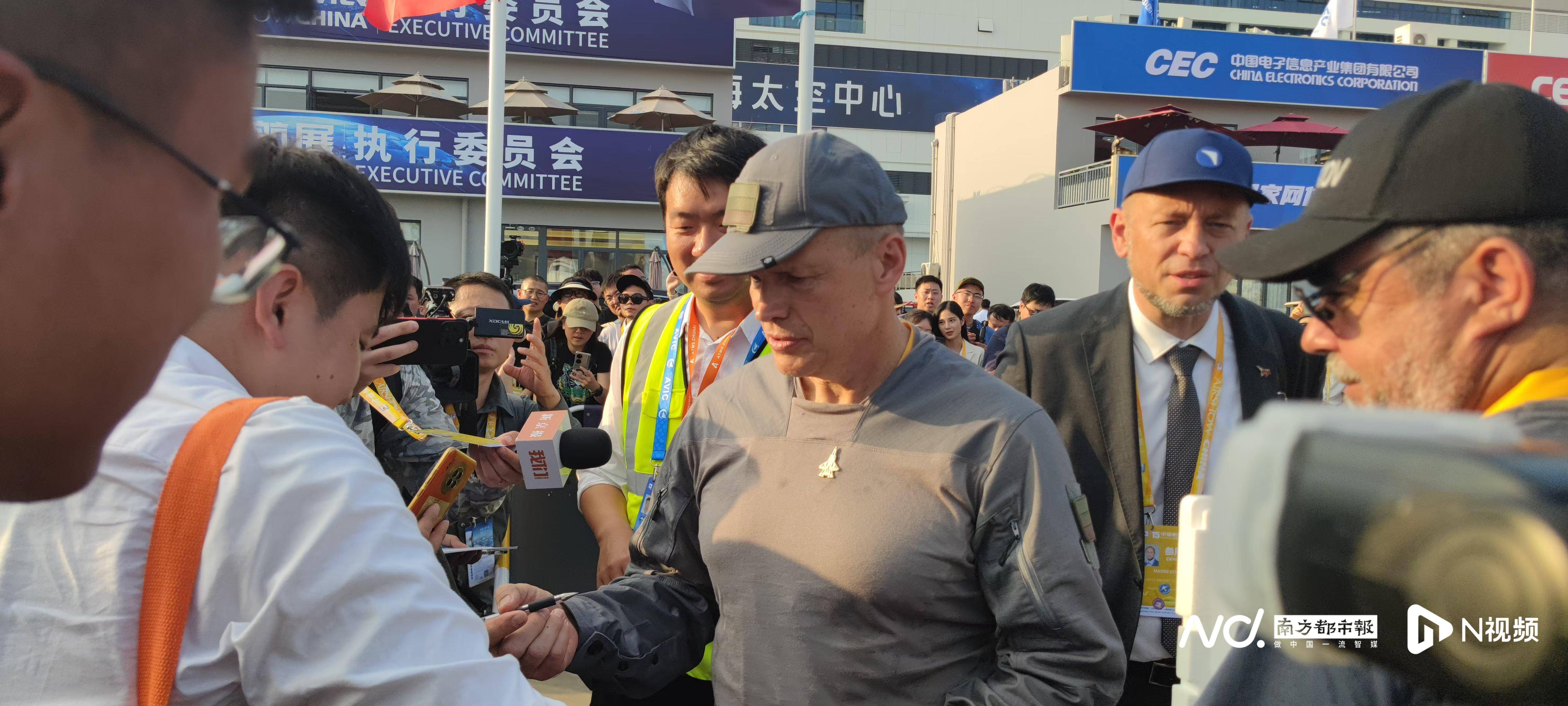 “传奇试飞员”谢尔盖·博格丹:中国空军实力在不断提升