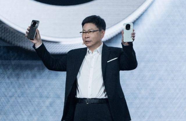 Mate新机鸿蒙系统“二选一”,华为苹果激战国内高端机市场