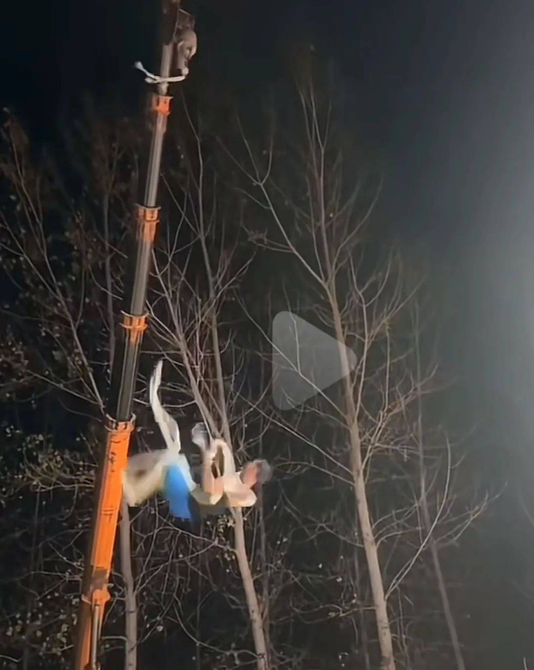 河南一杂技演员直播时坠落砸地,其妻子曾因杂技表演坠亡