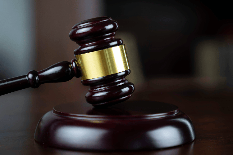 铜仁一派出所所长玩忽职守,致辅警遭报警人持刀刺死!获缓刑