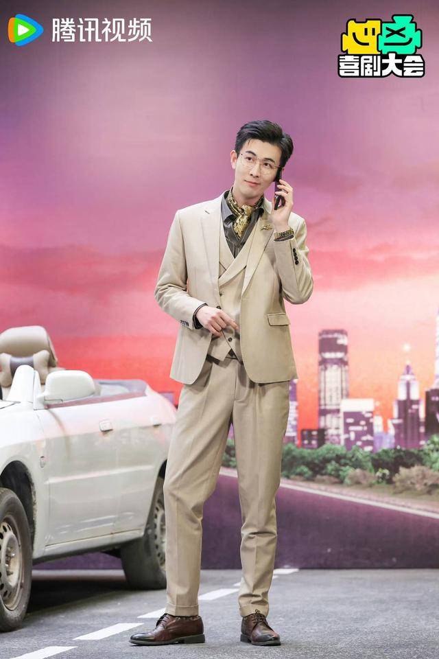 喜剧人李川谈“李总”:搜集“霸总”素材,被“油腻”整成“工伤”|谈艺录