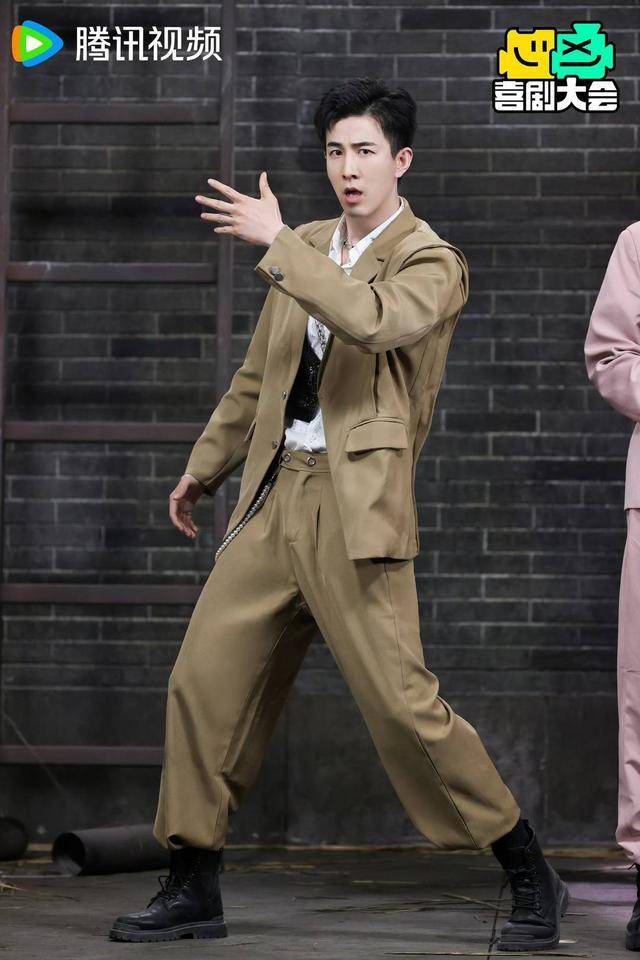 喜剧人李川谈“李总”:搜集“霸总”素材,被“油腻”整成“工伤”|谈艺录