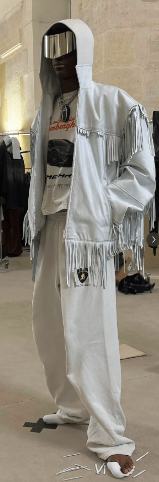 巴黎世家这鞋要卖1万多?网友看傻:确定不是鞋垫?