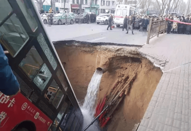 深圳一施工现场发生坍塌，13名作业人员失联