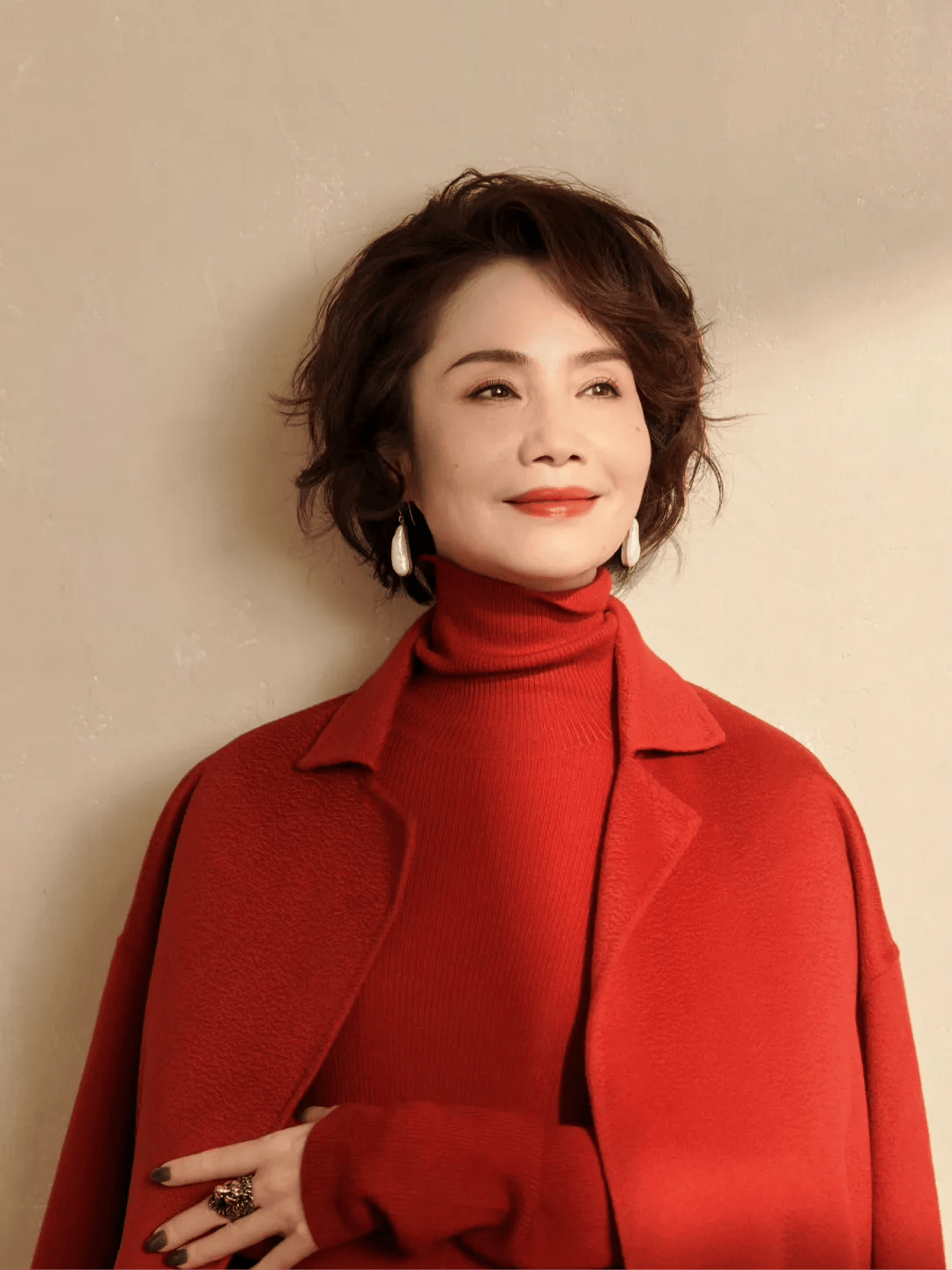 前央视知名主持人,转行当演员