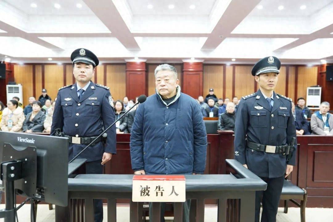 20年受贿1.5亿余元,原贵阳医学院附属医院党委副书记、院长王小林受贿案一审开庭