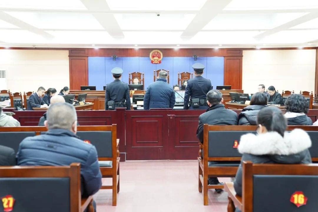 20年受贿1.5亿余元,原贵阳医学院附属医院党委副书记、院长王小林受贿案一审开庭