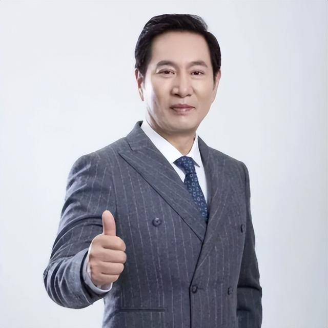 “坏人专业户”姚刚：一生无妻无子，如今53岁在千万豪宅一个人住