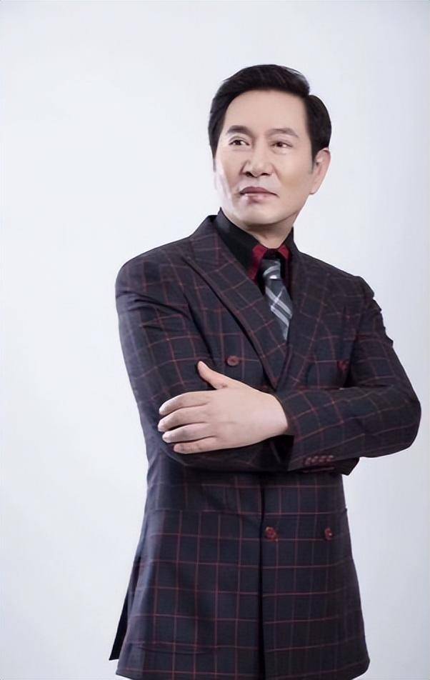 “坏人专业户”姚刚：一生无妻无子，如今53岁在千万豪宅一个人住