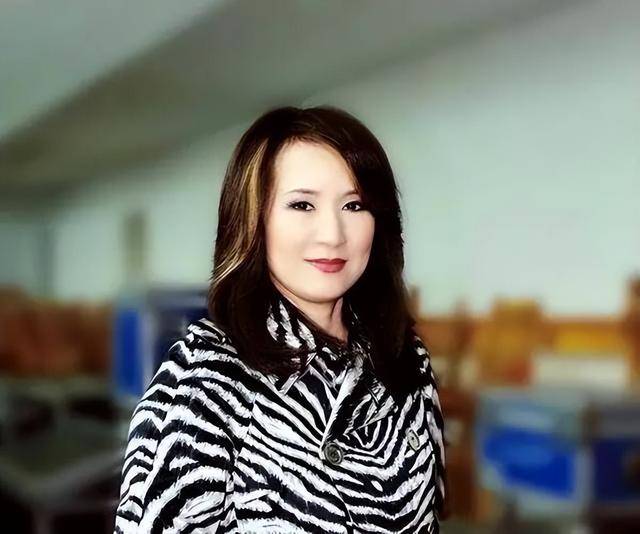 原来早已退出中国籍？被老外“玩腻就丢掉”的郑绪岚，却回国捞金