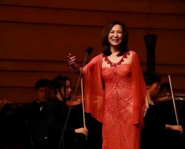 原来早已退出中国籍？被老外“玩腻就丢掉”的郑绪岚，却回国捞金