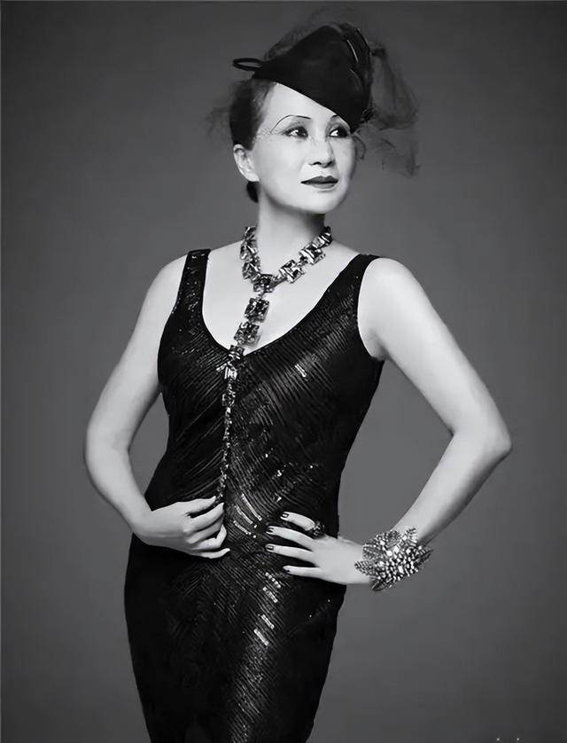 原来早已退出中国籍？被老外“玩腻就丢掉”的郑绪岚，却回国捞金