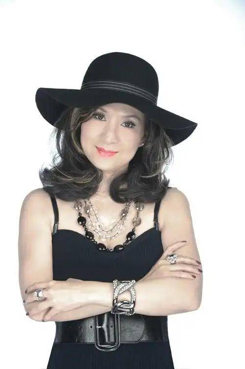 原来早已退出中国籍？被老外“玩腻就丢掉”的郑绪岚，却回国捞金