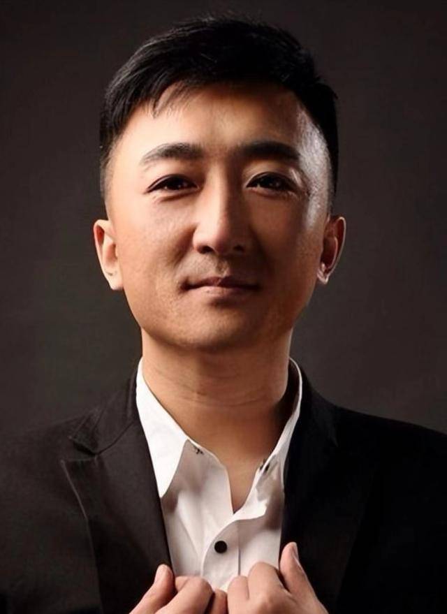 他是知名演员，40岁二胎得女，41岁突然离世将悲痛留给妻子与儿女