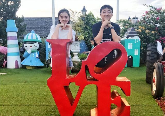 他是知名演员，40岁二胎得女，41岁突然离世将悲痛留给妻子与儿女