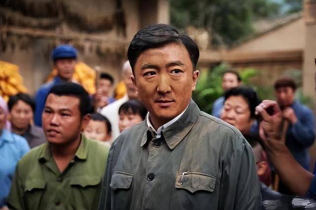 他是知名演员，40岁二胎得女，41岁突然离世将悲痛留给妻子与儿女