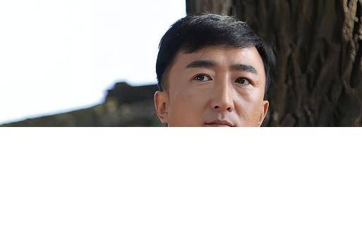 他是知名演员，40岁二胎得女，41岁突然离世将悲痛留给妻子与儿女