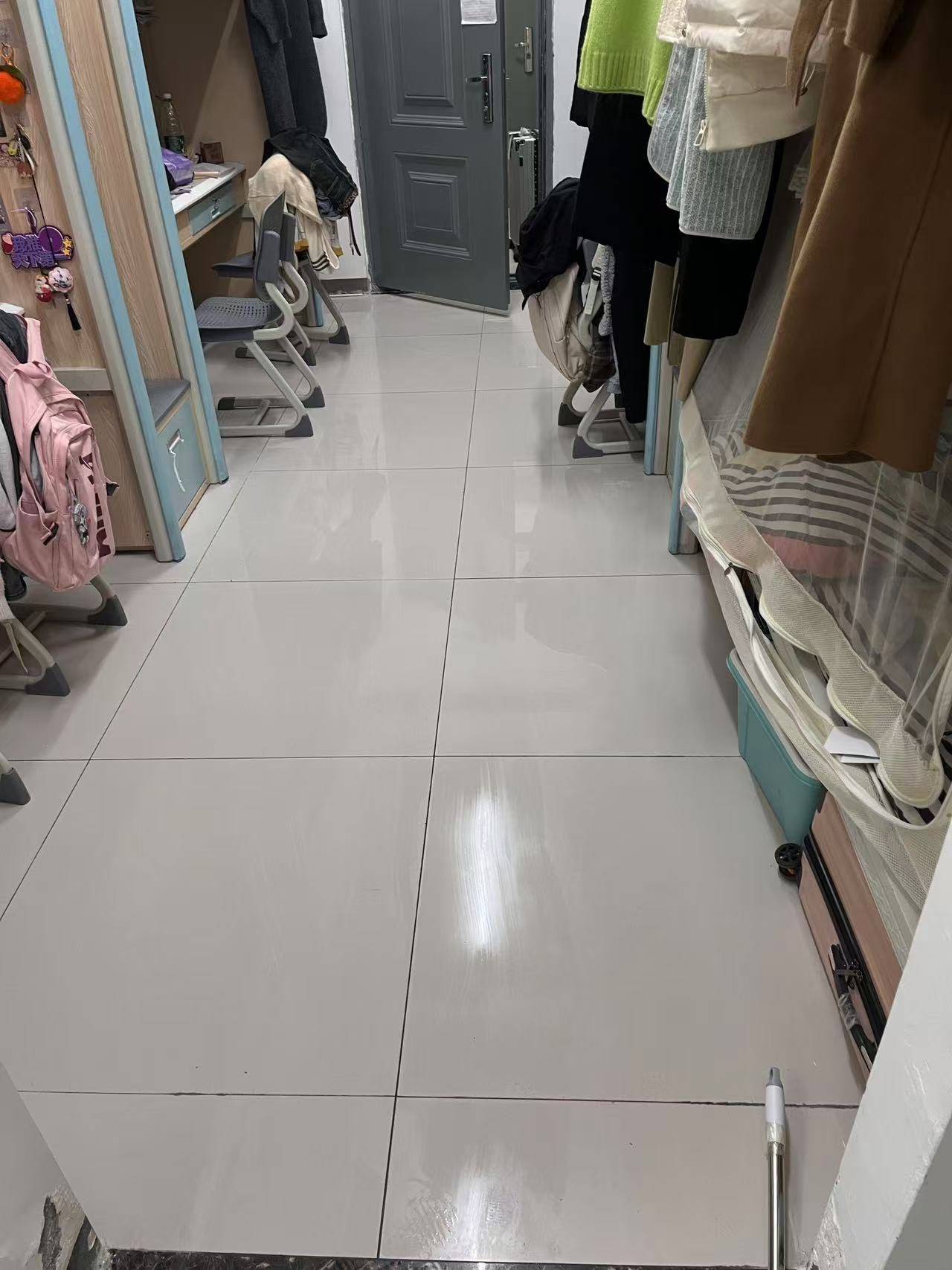 女大学生做宿舍保洁,半月接8单,全屋打扫49元,局部15元,回应:想增加生活体验