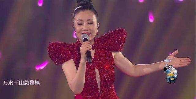 64岁齐秦演唱会反复伸话筒，观众：如果不差钱就好好在家养老吧