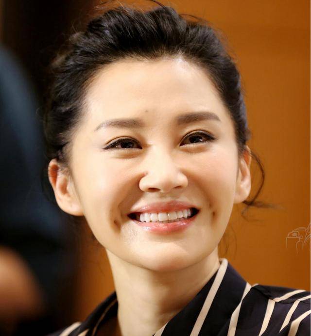 事实证明,55岁“无人敢娶”的许晴,才是真正的人间清醒!